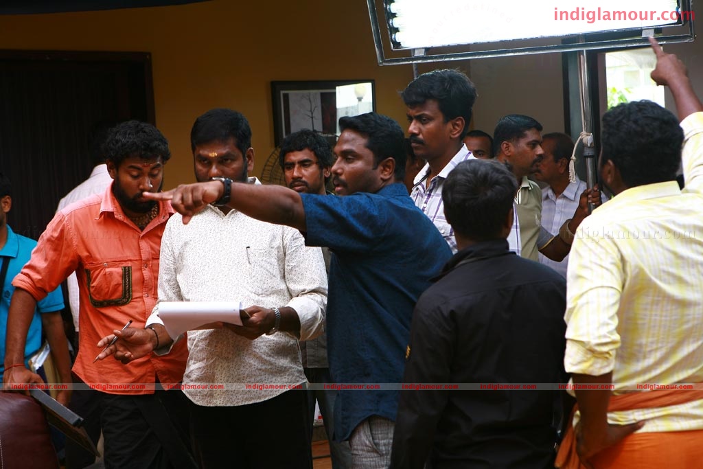 Uthama Puthiran Movie hd photo