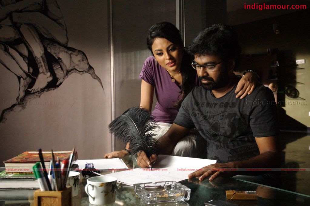 Mandhira Punnaga Movie hd photo