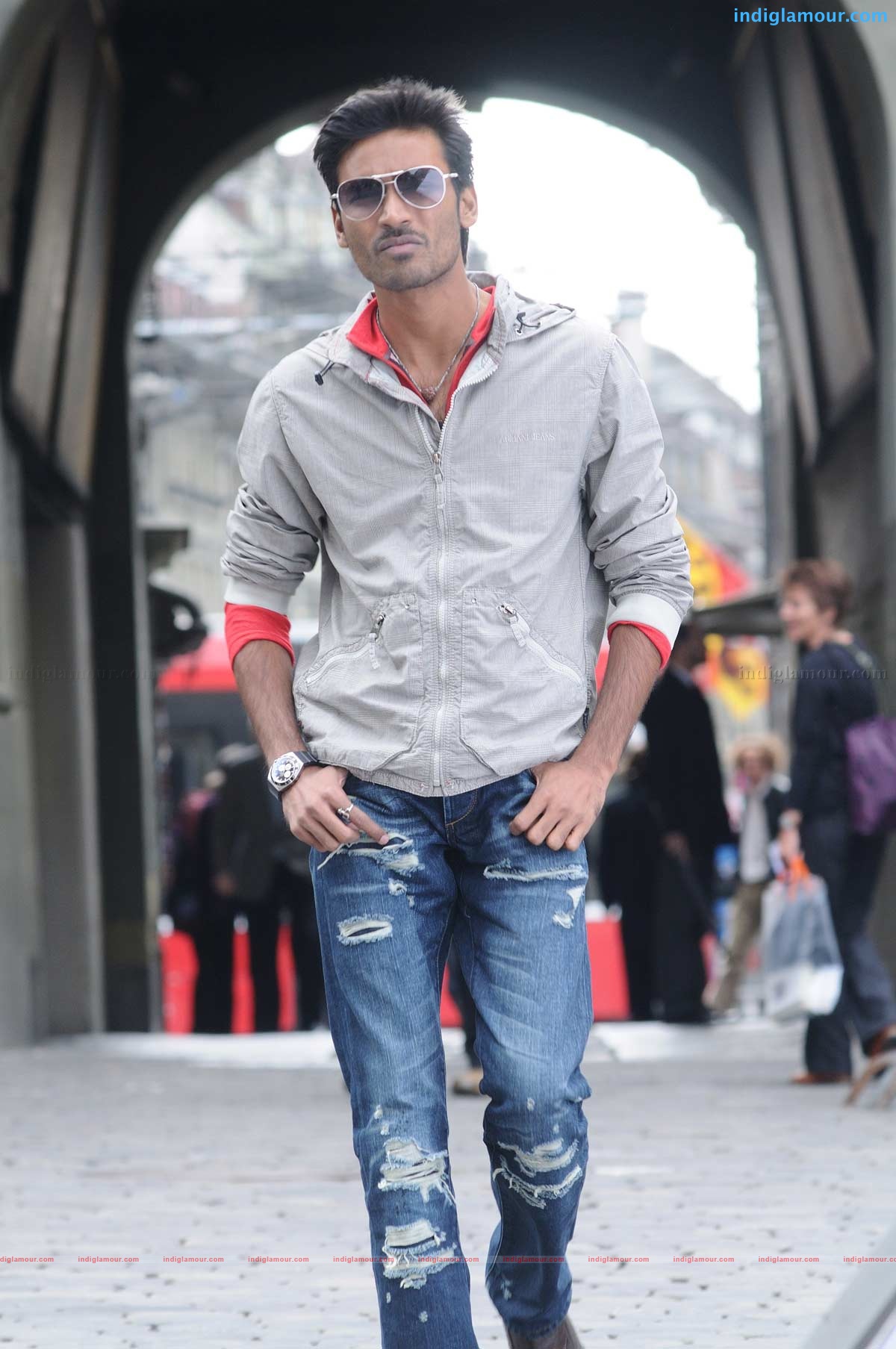 Uthama Puthiran Movie hd photo