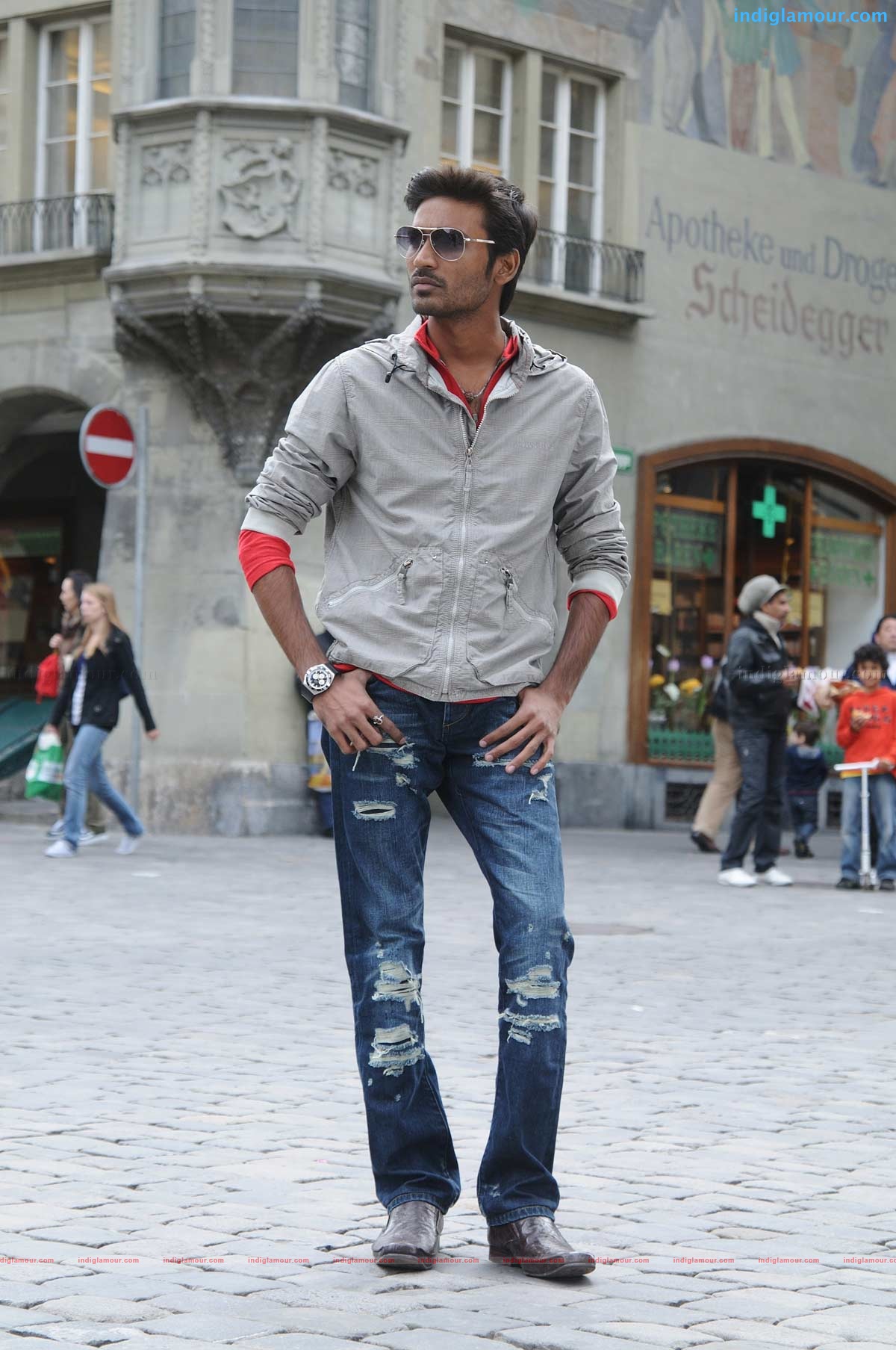 Uthama Puthiran Movie hd photo
