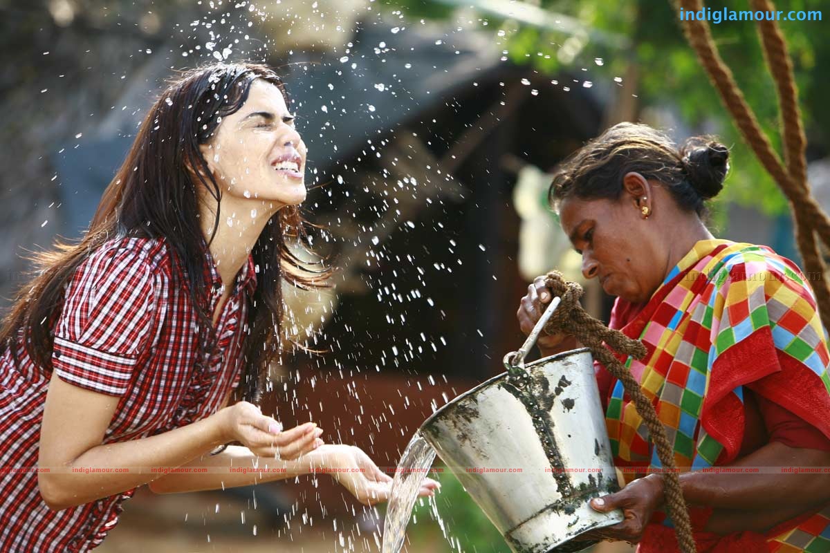 Uthama Puthiran Movie hd photo