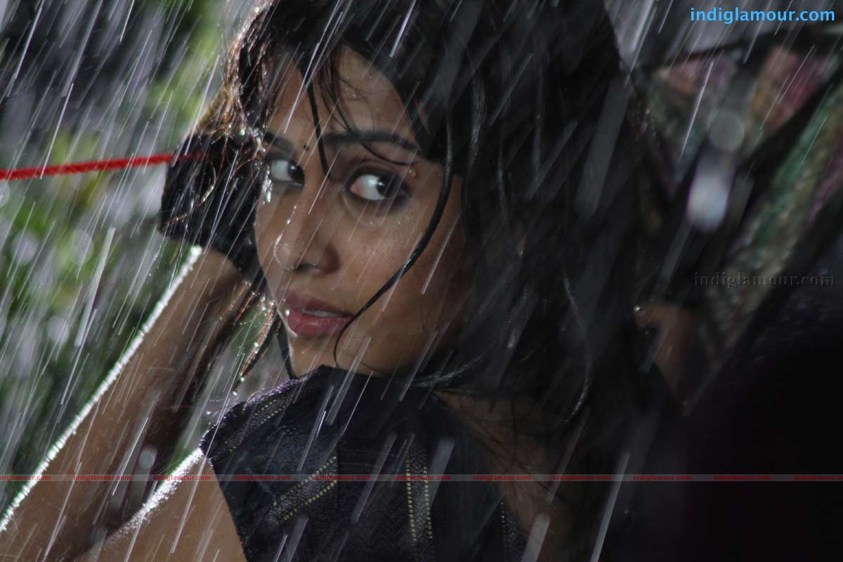 Uthama Puthiran Movie hd photo