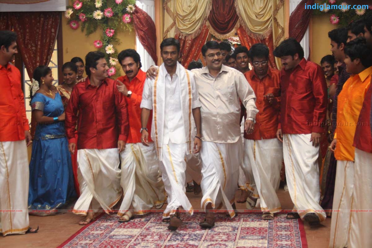 Uthama Puthiran Movie hd photo