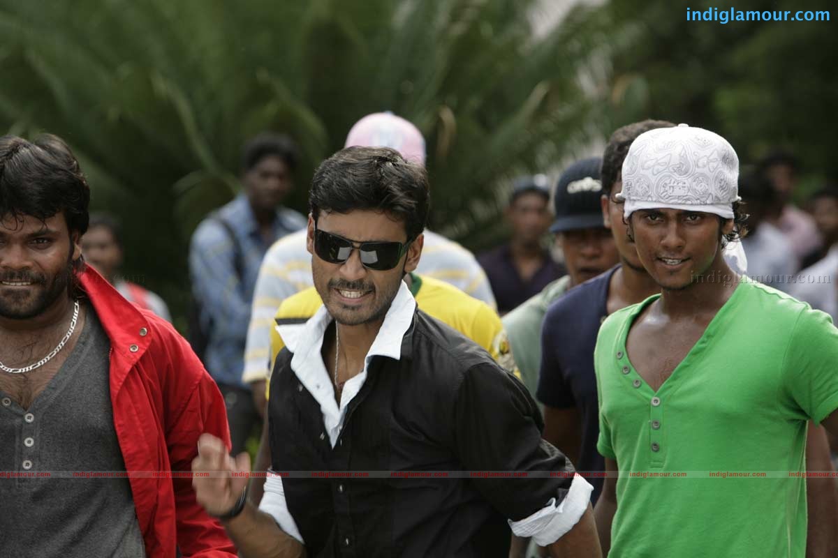 Uthama Puthiran Movie hd photo