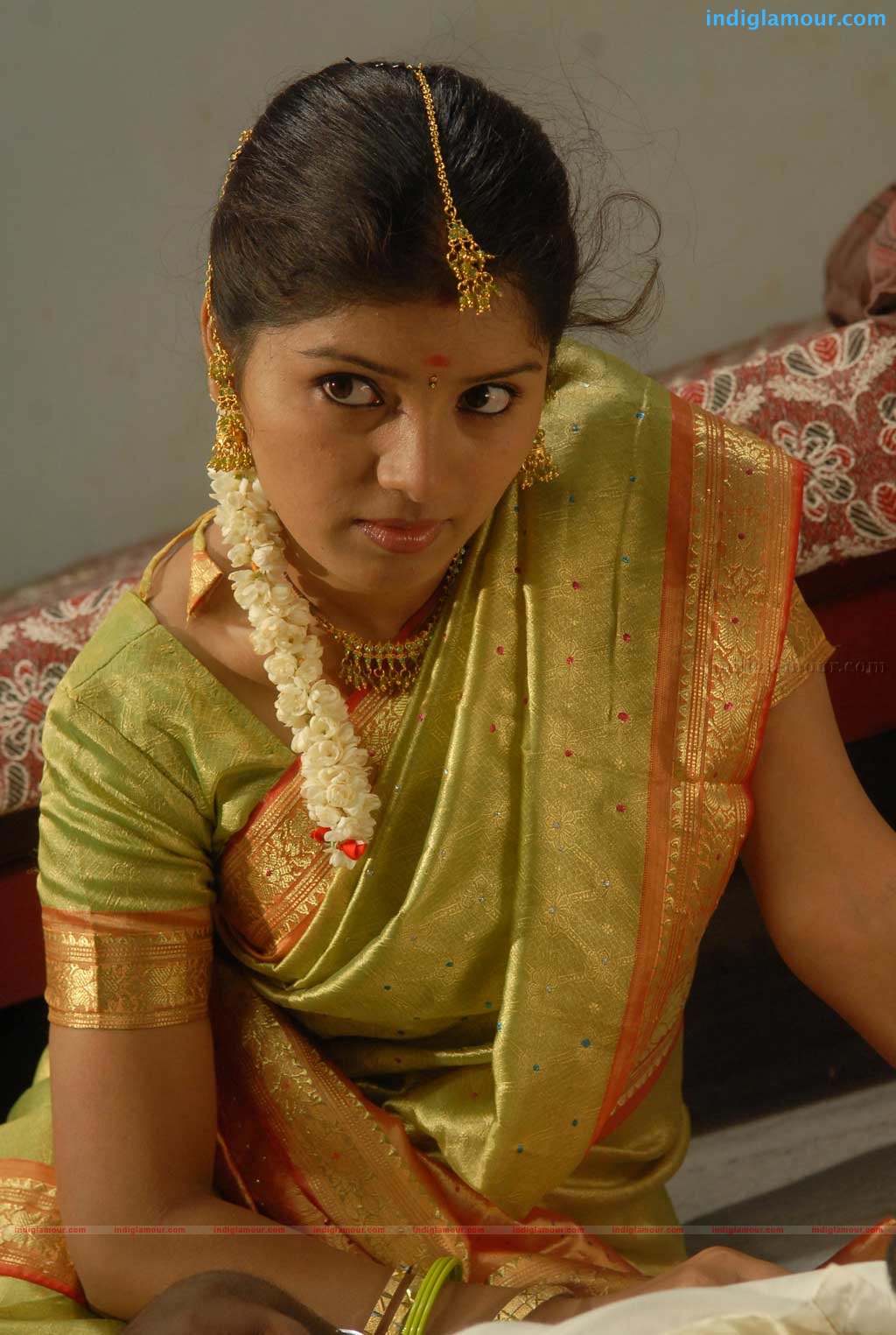 Mayavan Kadhal Movie hd photo