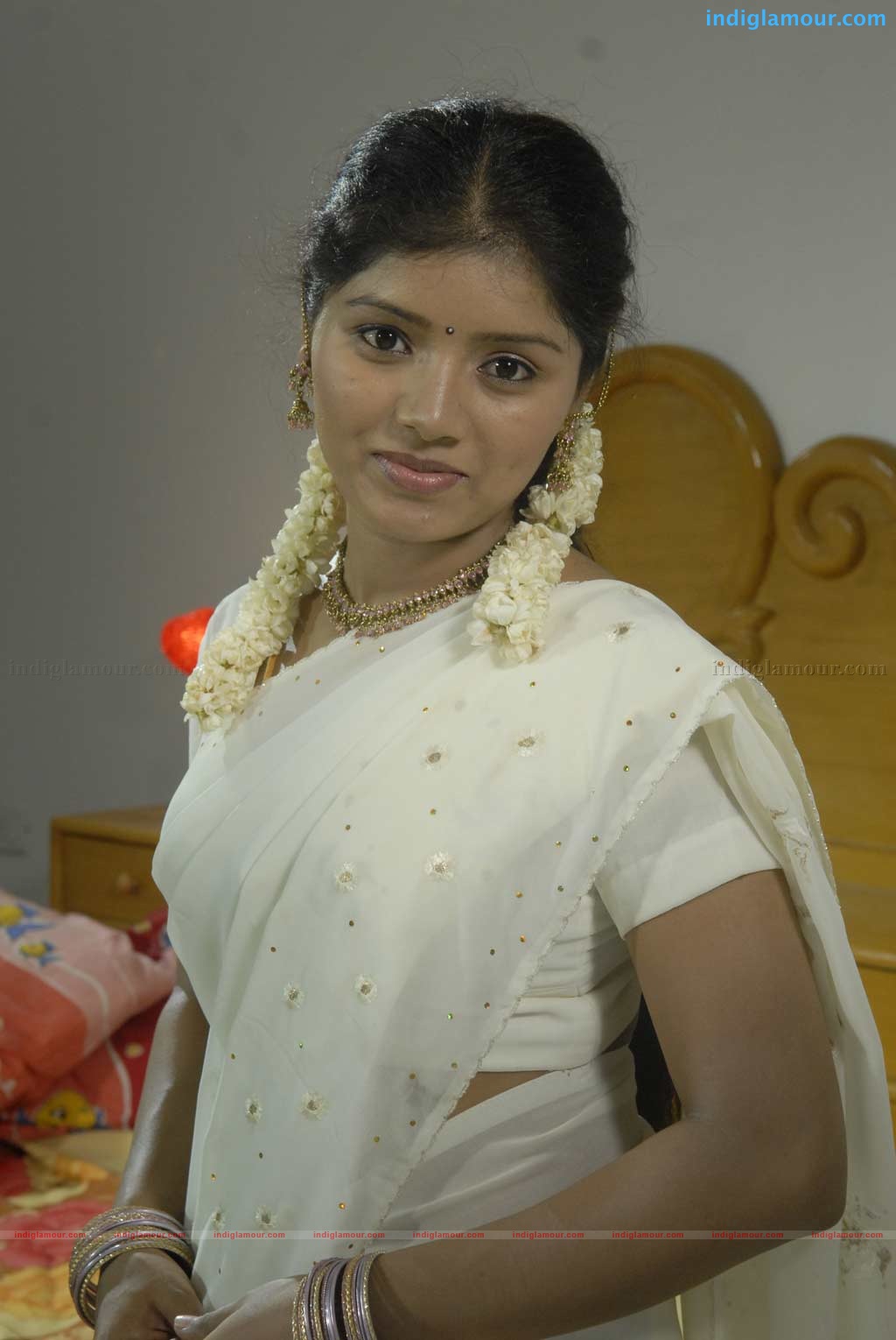 Mayavan Kadhal Movie hd photo
