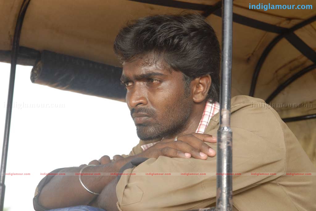 Mayavan Kadhal Movie hd photo