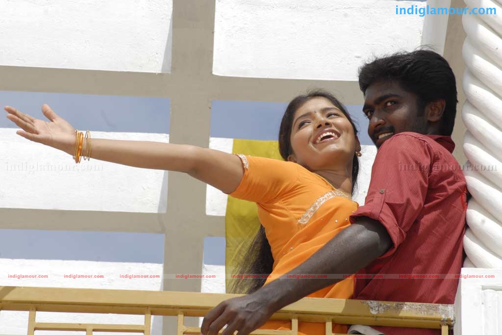 Mayavan Kadhal Movie hd photo