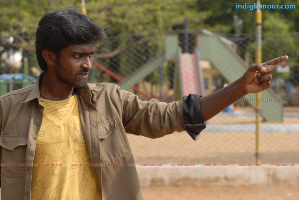 Mayavan Kadhal Movie hd photo