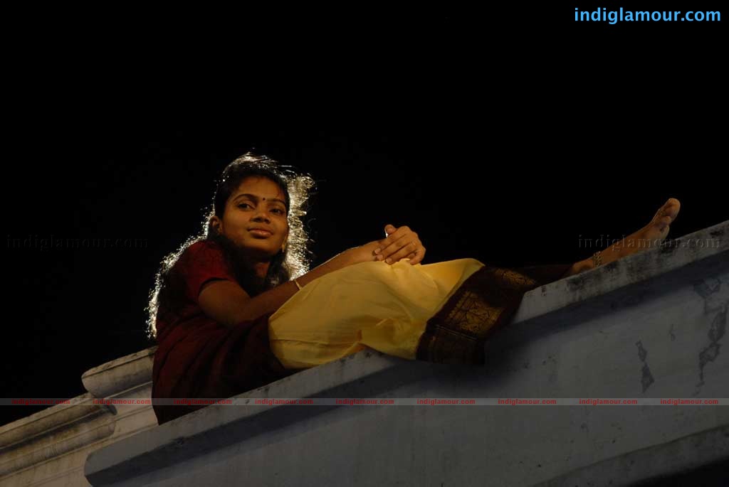 Mayavan Kadhal Movie hd photo
