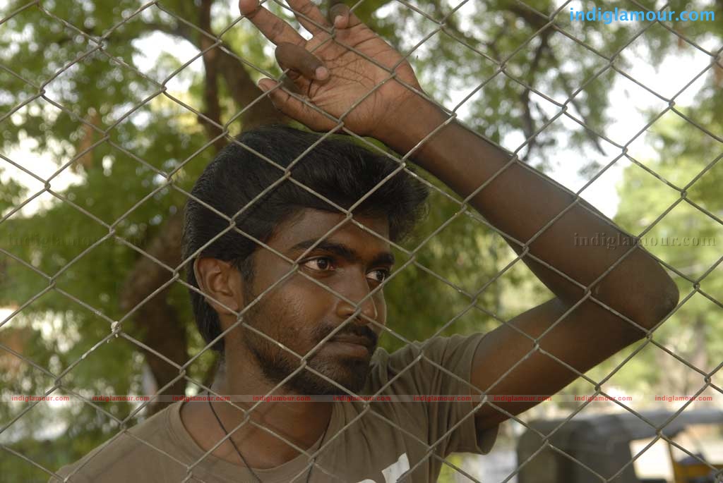 Mayavan Kadhal Movie hd photo