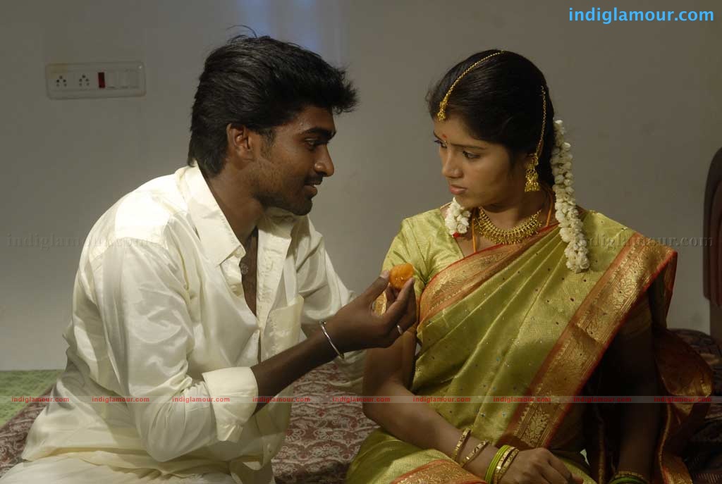 Mayavan Kadhal Movie hd photo