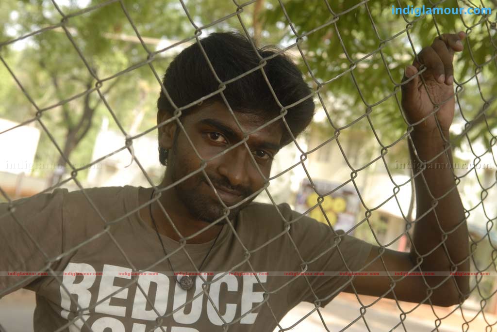 Mayavan Kadhal Movie hd photo