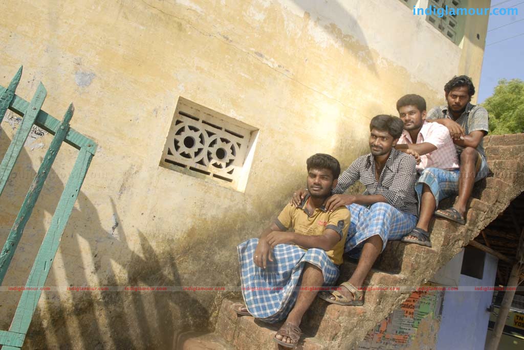 Mayavan Kadhal Movie hd photo