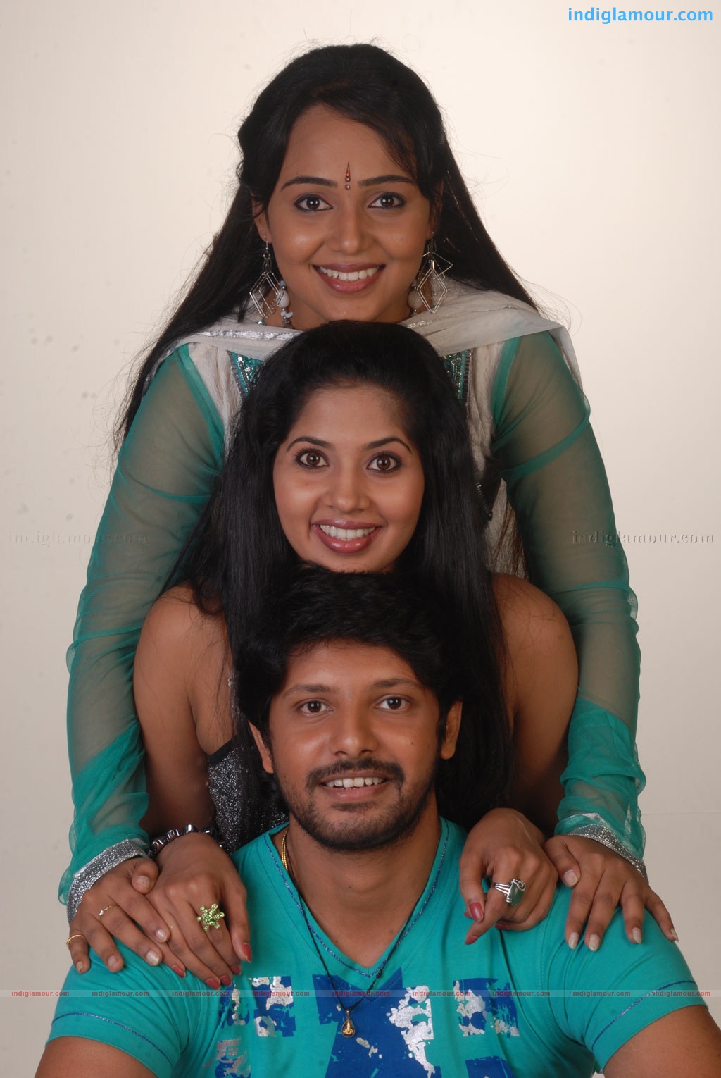 Oru Thuli Punnagai Movie hd photo