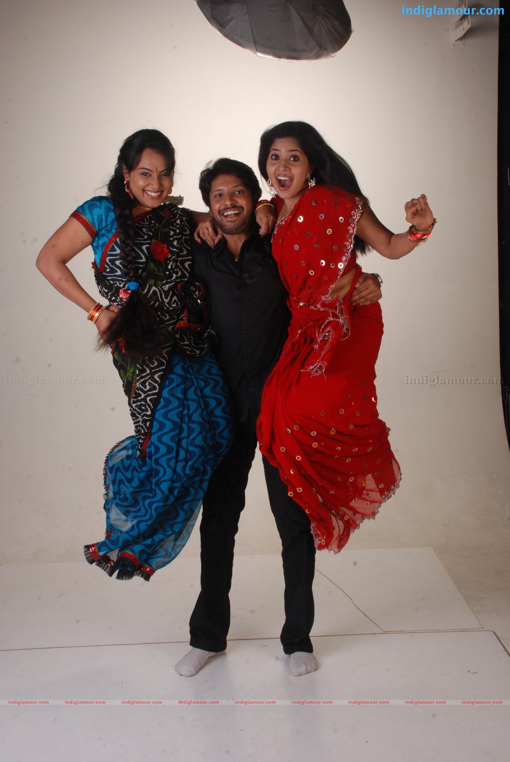 Oru Thuli Punnagai Movie hd photo