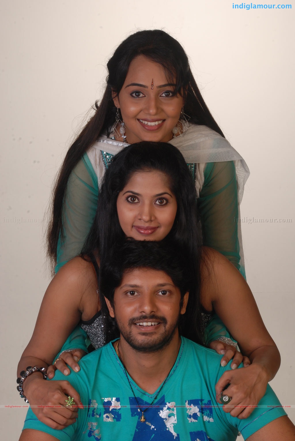 Oru Thuli Punnagai Movie hd photo