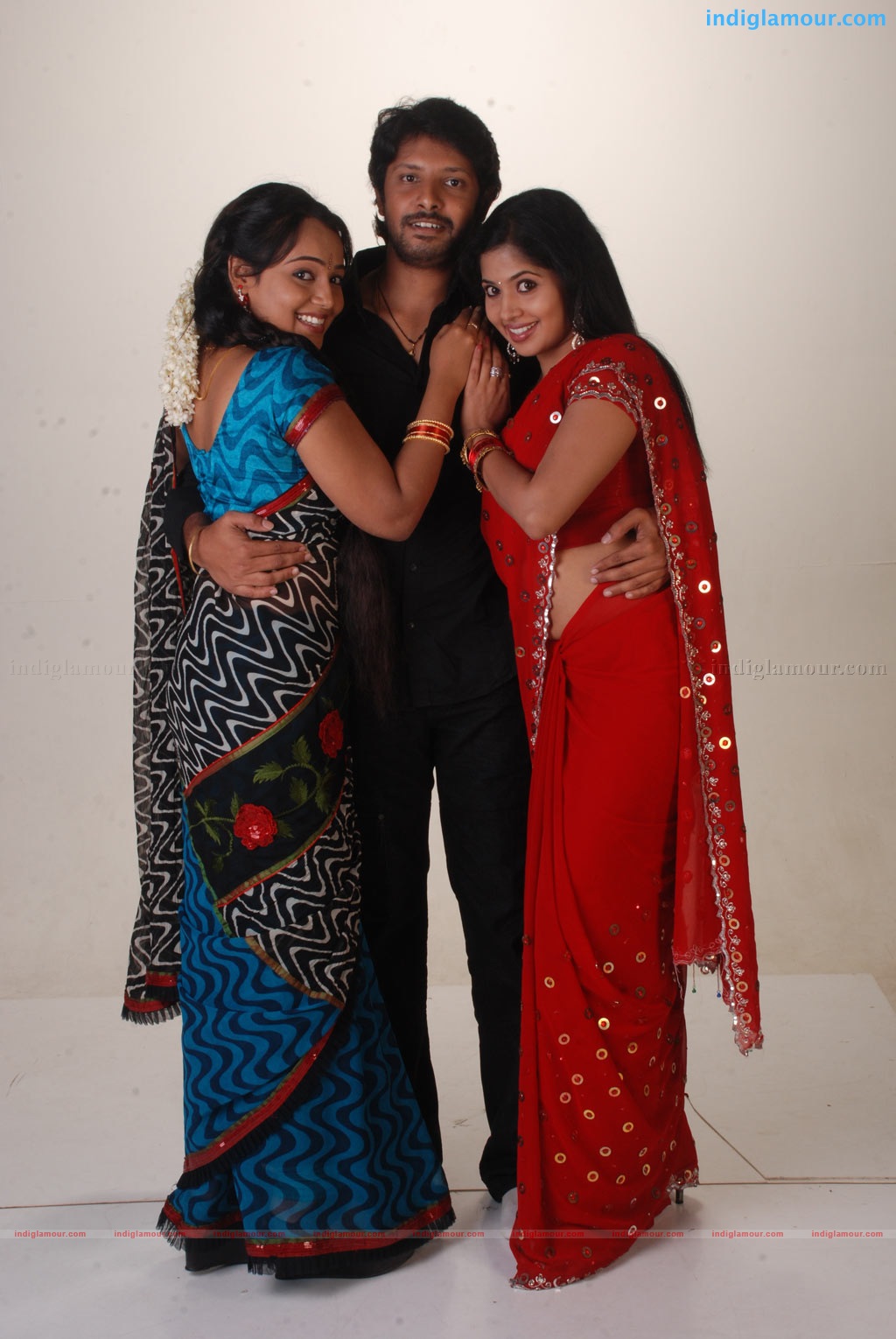 Oru Thuli Punnagai Movie hd photo