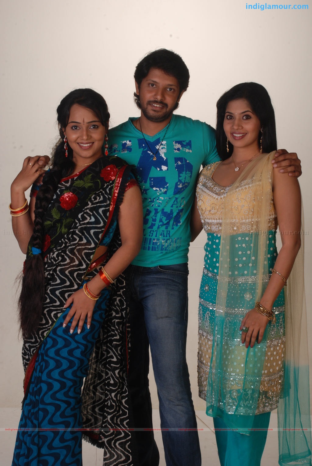 Oru Thuli Punnagai Movie hd photo