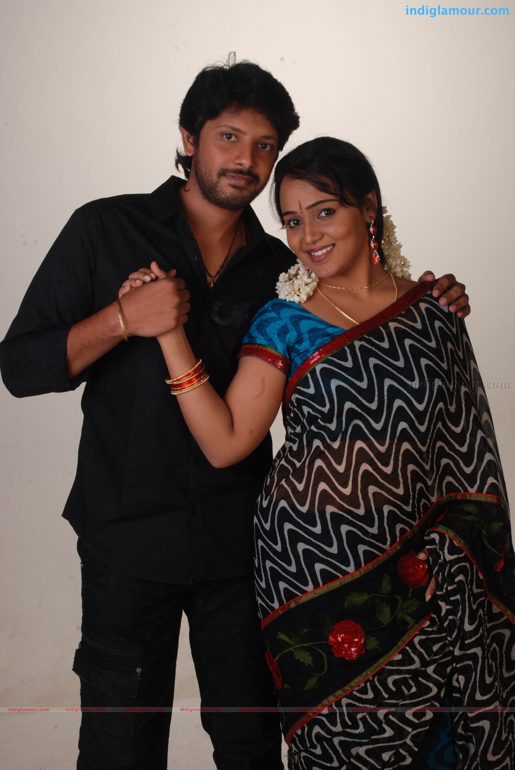 Oru Thuli Punnagai Movie hd photo