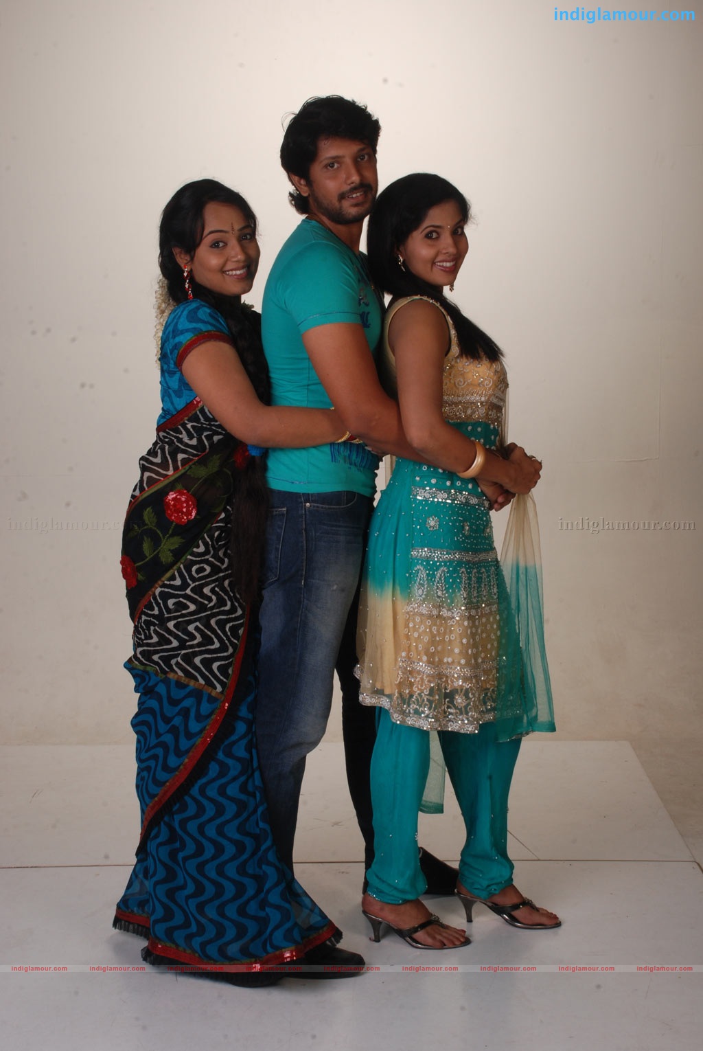 Oru Thuli Punnagai Movie hd photo