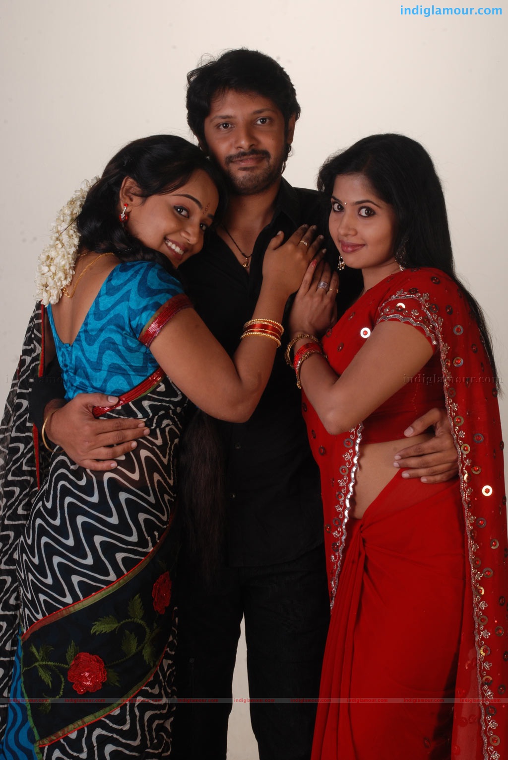 Oru Thuli Punnagai Movie hd photo
