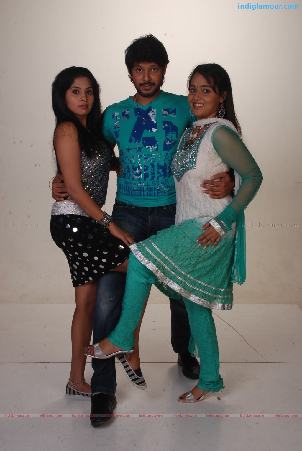 Oru Thuli Punnagai Movie hd photo