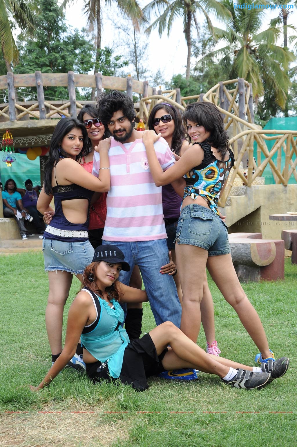 Vaadapoda Movie hd photo