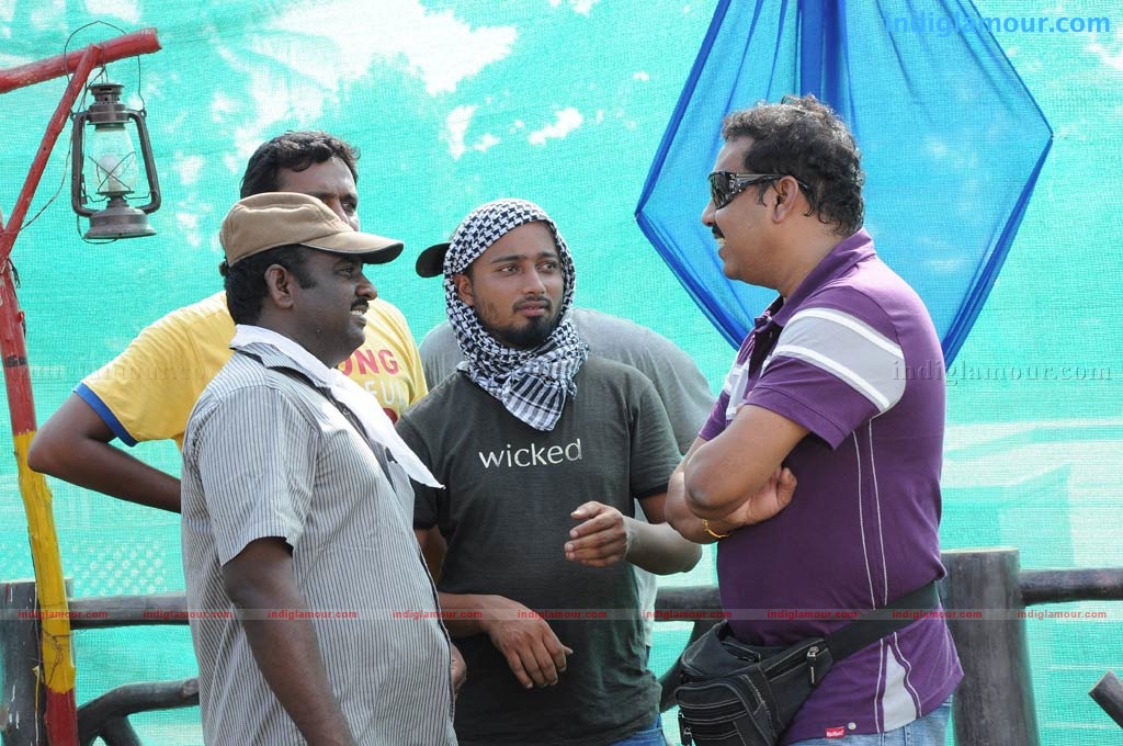 Vaadapoda Movie hd photo