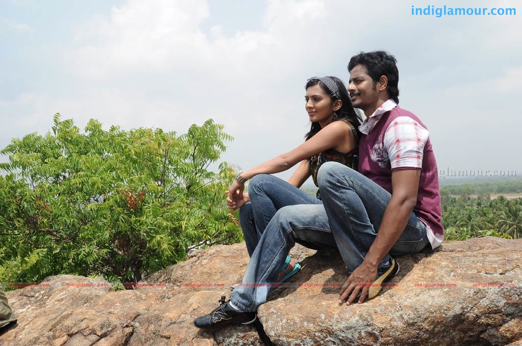 Vaadapoda Movie hd photo