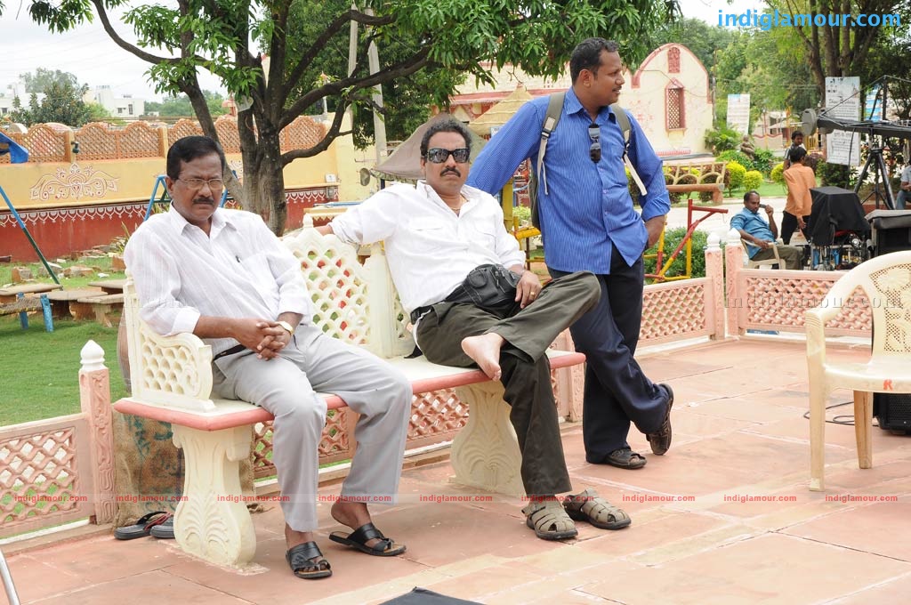Vaadapoda Movie hd photo