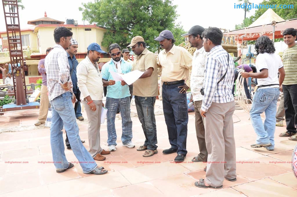Vaadapoda Movie hd photo