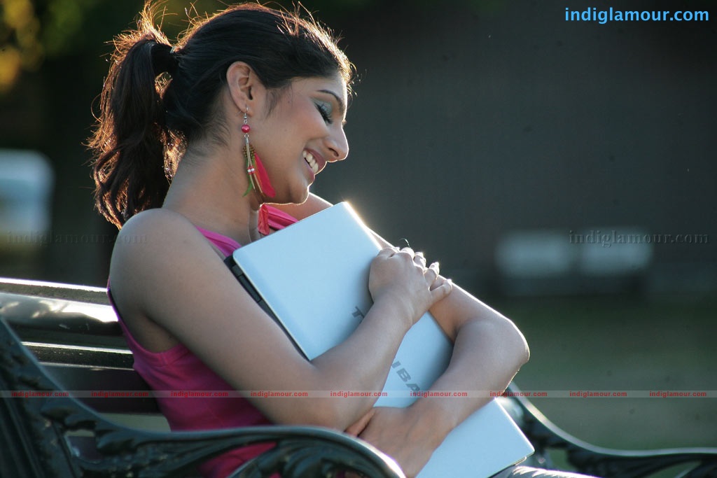 Marupadiyum Oru Kadhal Movie hd photo
