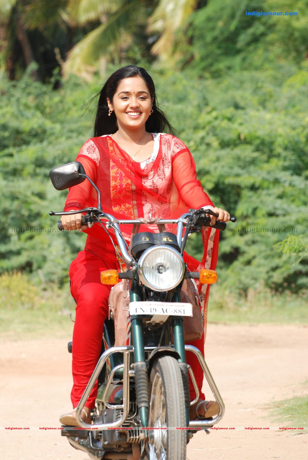 Engeyum Eppothum Movie hd photo