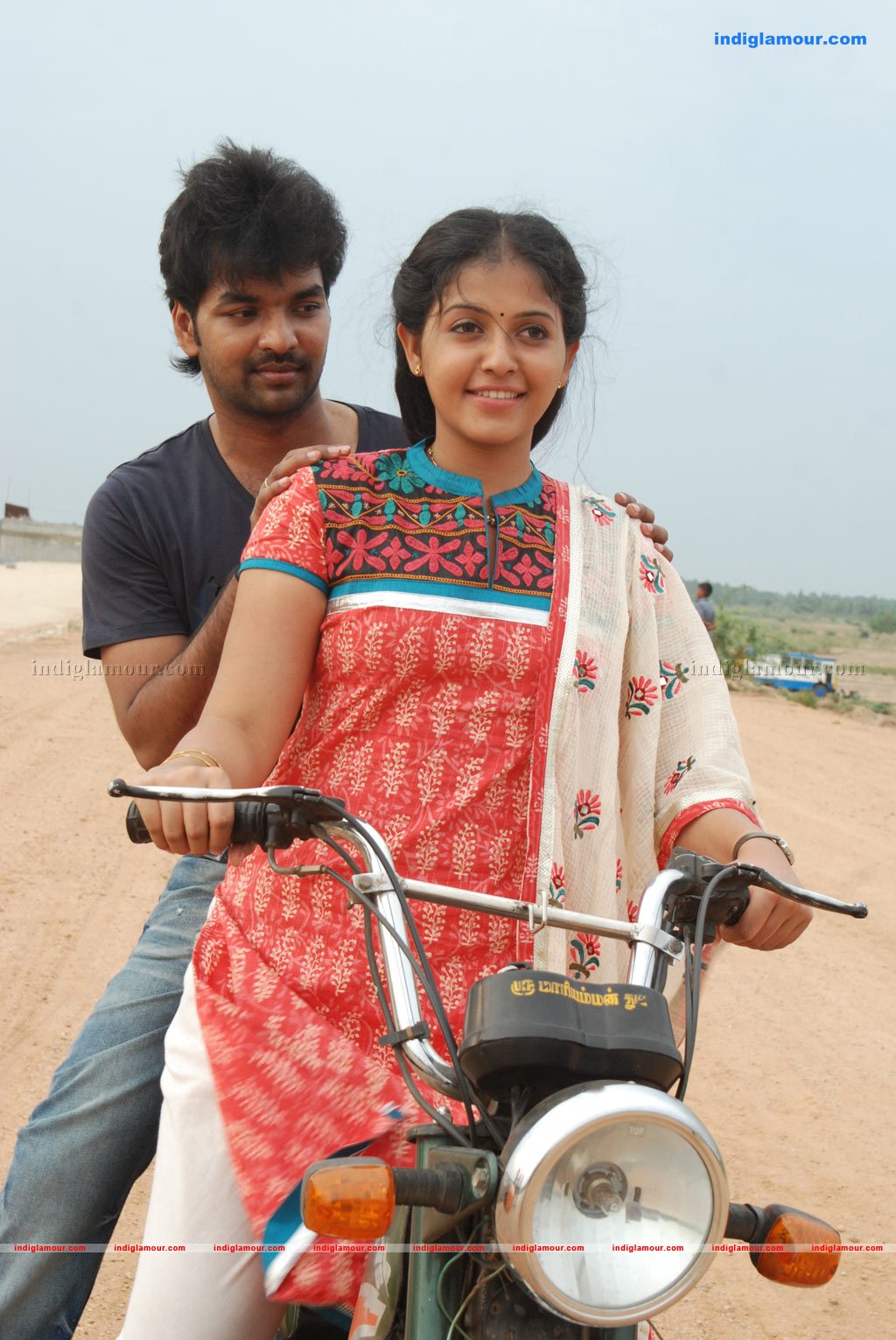 Engeyum Eppothum Movie hd photo