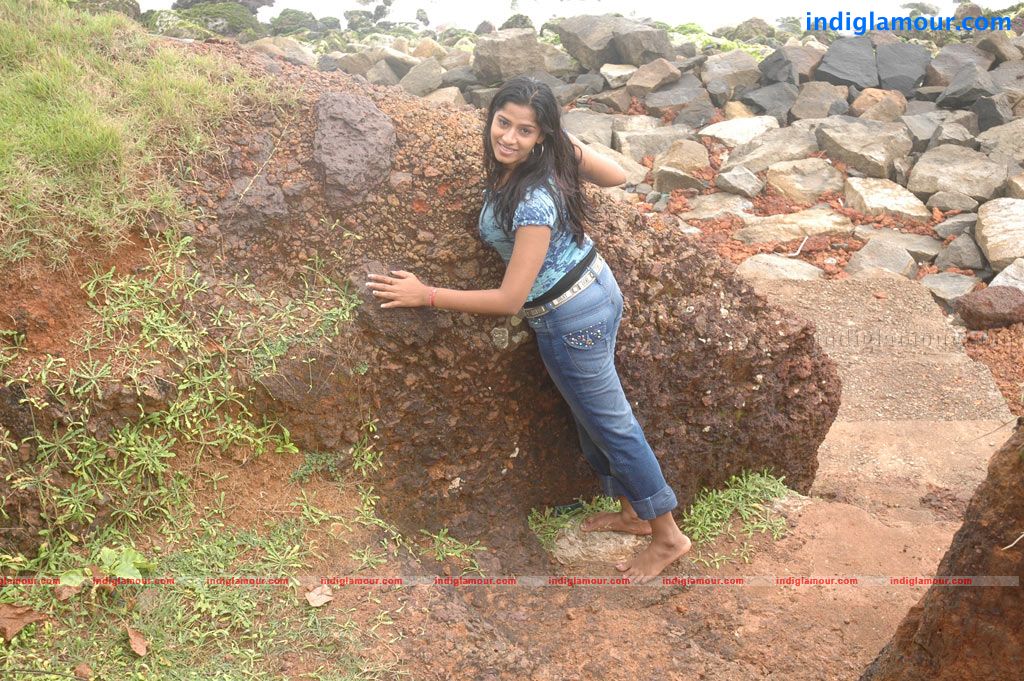 Aduthaduthu Movie hd photo