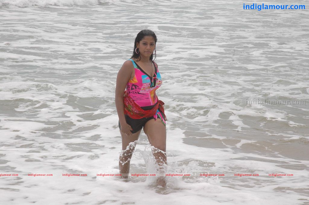 Aduthaduthu Movie hd photo
