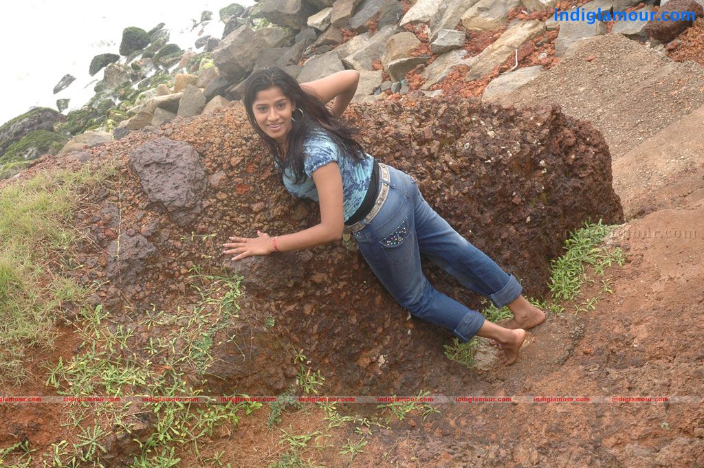 Aduthaduthu Movie hd photo