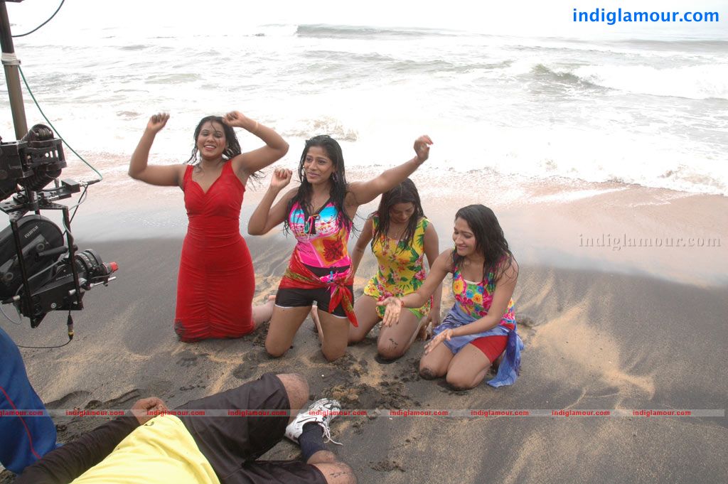 Aduthaduthu Movie hd photo