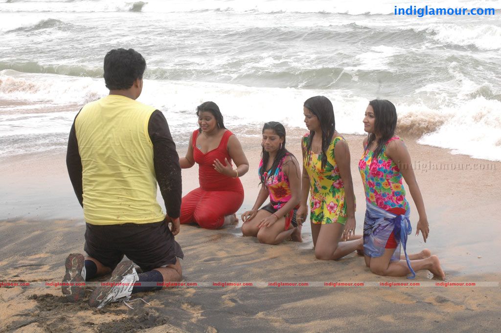 Aduthaduthu Movie hd photo