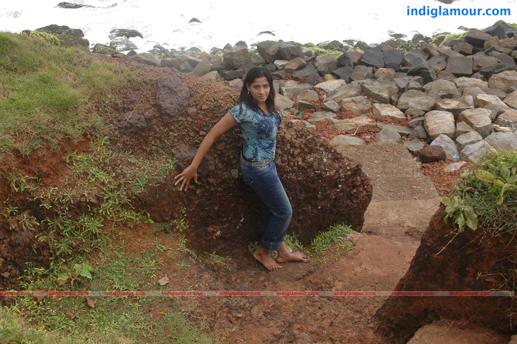 Aduthaduthu Movie hd photo