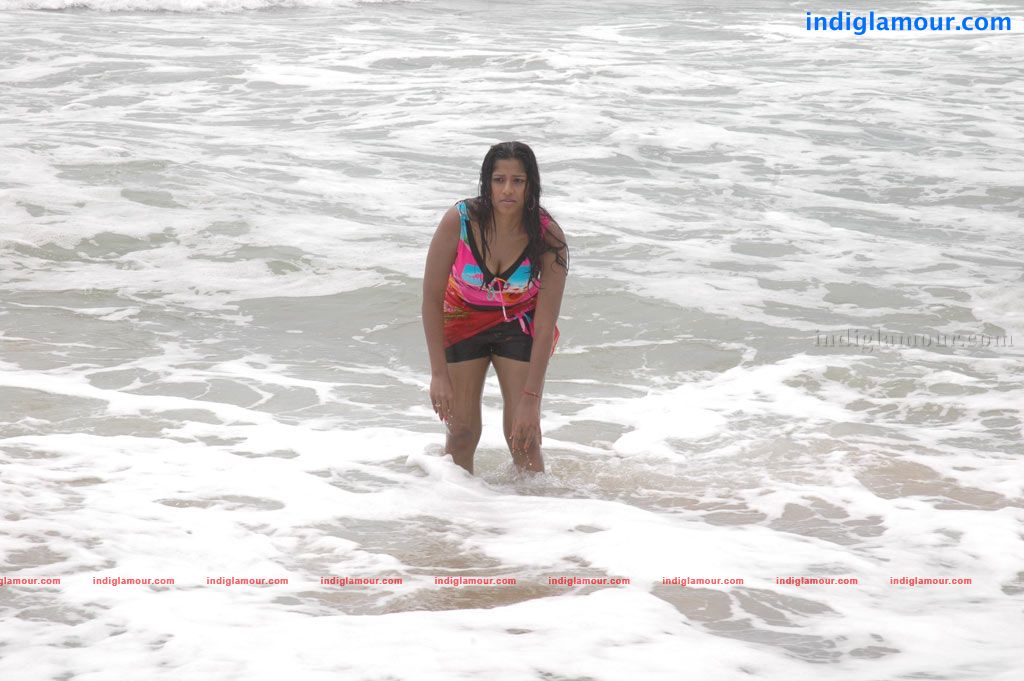 Aduthaduthu Movie hd photo