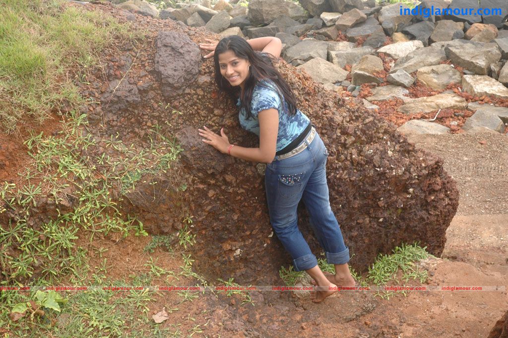 Aduthaduthu Movie hd photo