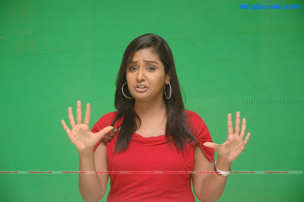 Aduthaduthu Movie hd photo