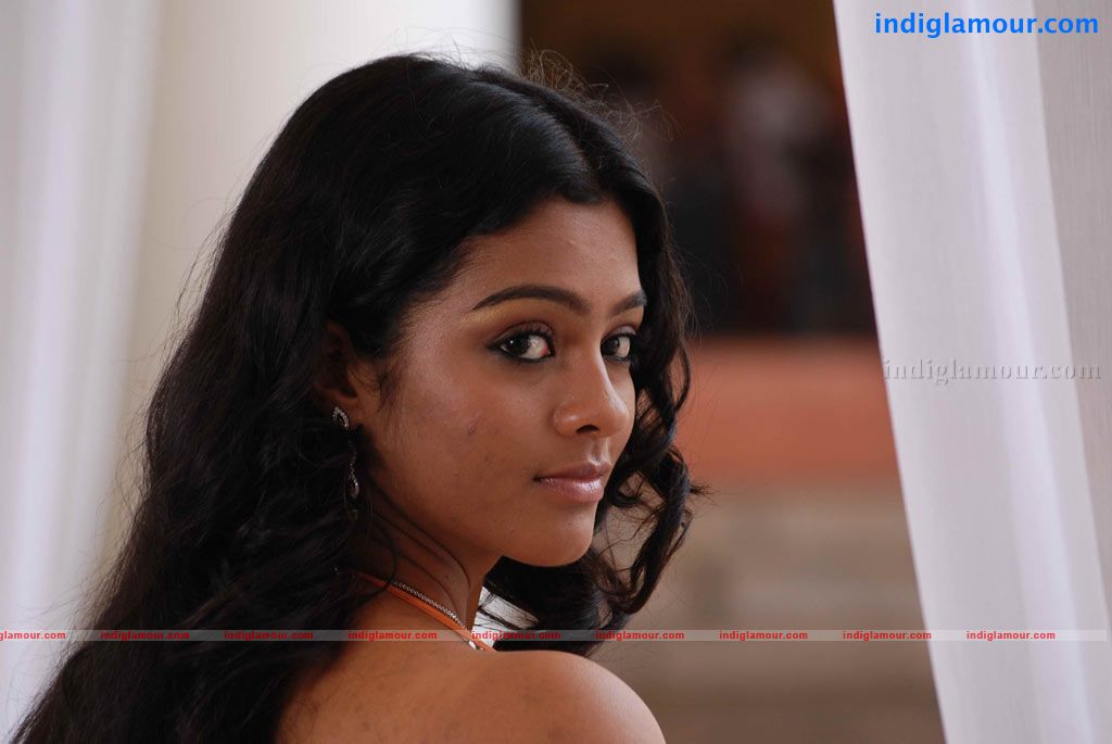 18 vayasu Movie hd photo