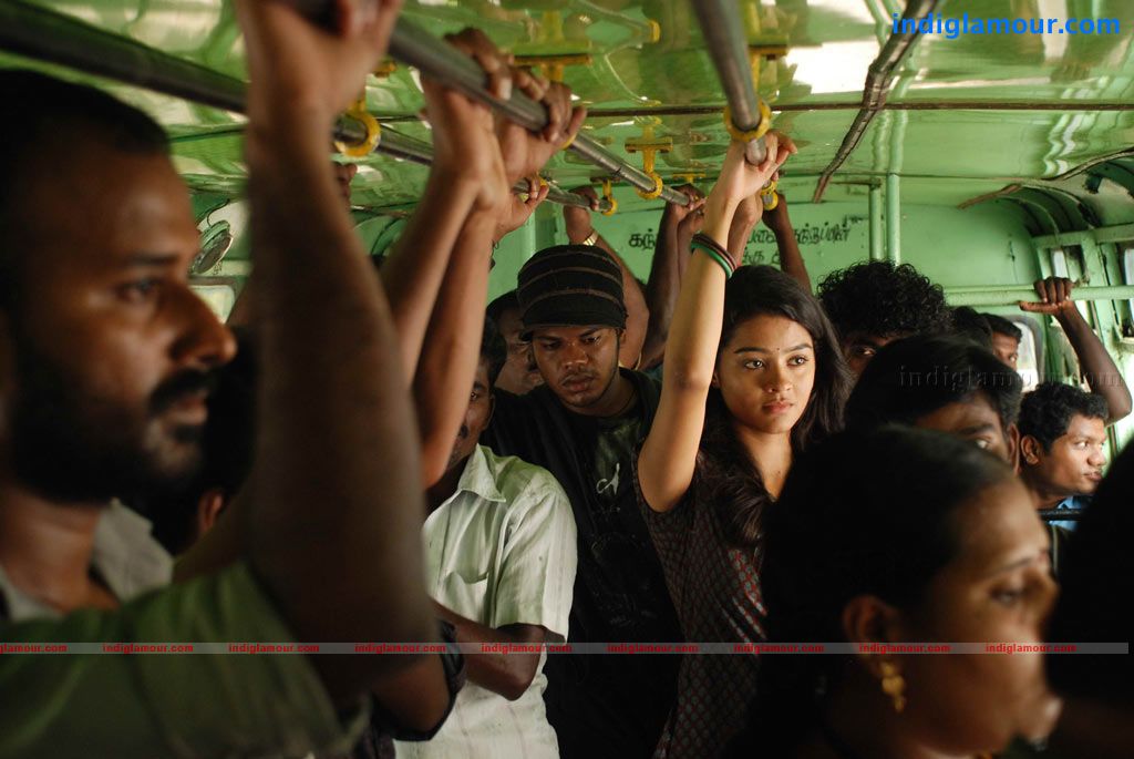 18 vayasu Movie hd photo