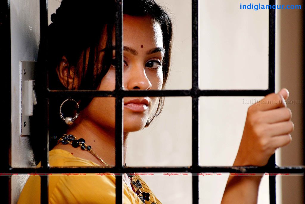 18 vayasu Movie hd photo