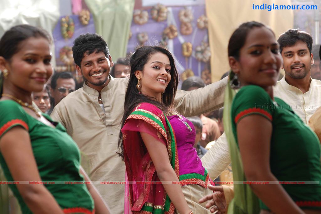 18 vayasu Movie hd photo