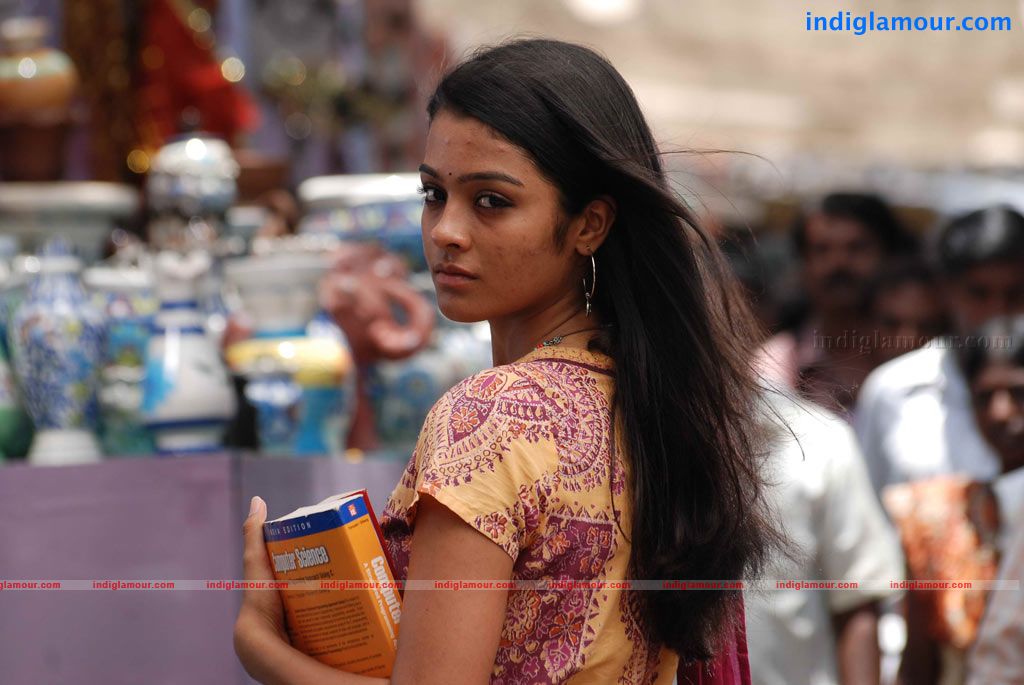 18 vayasu Movie hd photo