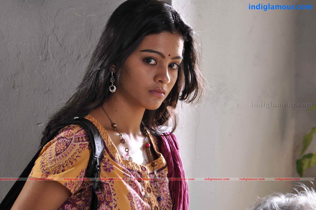 18 vayasu Movie hd photo